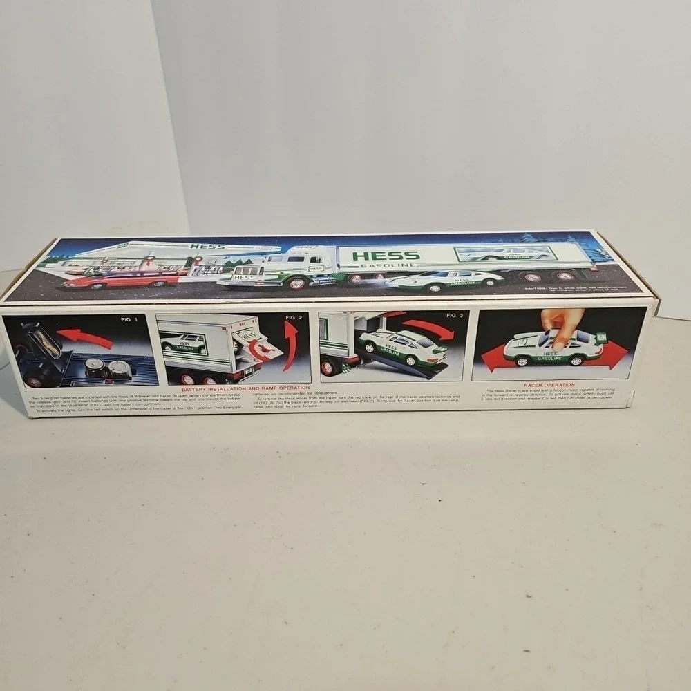 Hess 18 Wheeler and Racer Toy Semi-Truck with Lights 1992 Vtg New old Stock